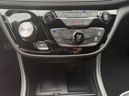 New 2026 Chrysler Pacifica Limited w/ S Appearance Package FWD image 13