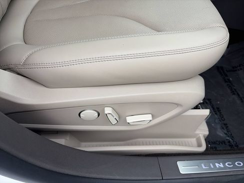 Used 2023 Lincoln Nautilus Reserve FWD image 36
