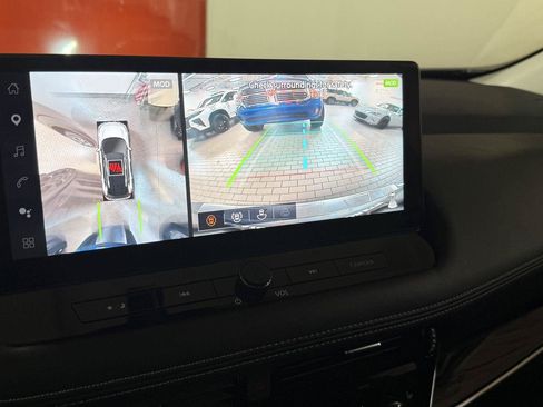 Used 2025 Nissan Rogue SL AWD/4WD image 32