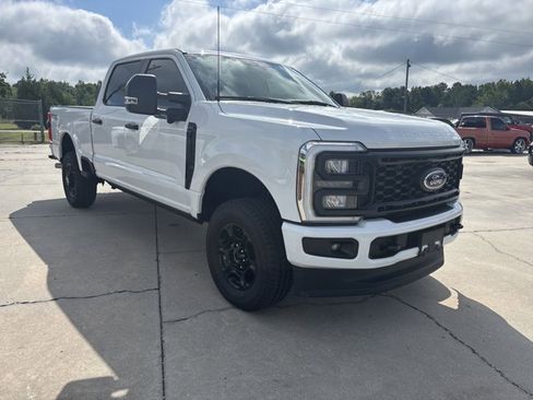 Used 2024 Ford F250 XL w/ STX Appearance Package image 3