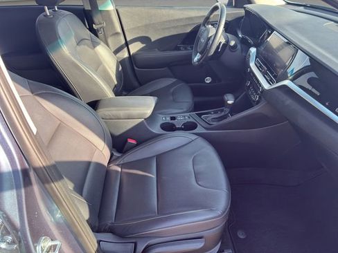 Used 2022 Kia Niro EX Premium image 9