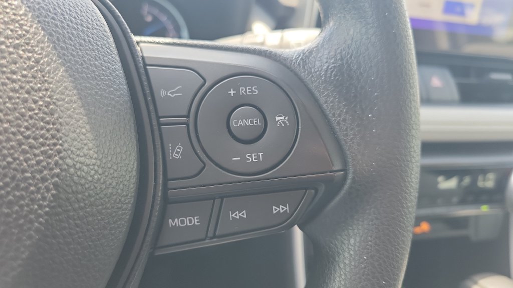 Used 2025 Toyota RAV4 XLE AWD/4WD image 21