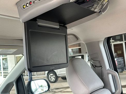 Used 2018 Toyota Sienna XLE w/ XLE Navigation Package FWD image 14