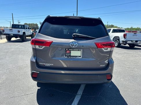 Used 2018 Toyota Highlander XLE FWD image 7
