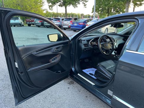 Used 2015 Chevrolet Impala LTZ FWD image 9