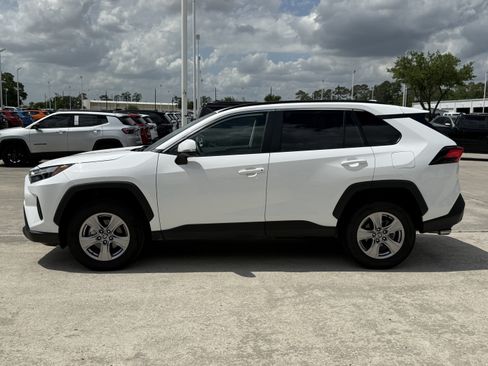 Used 2025 Toyota RAV4 XLE FWD image 8