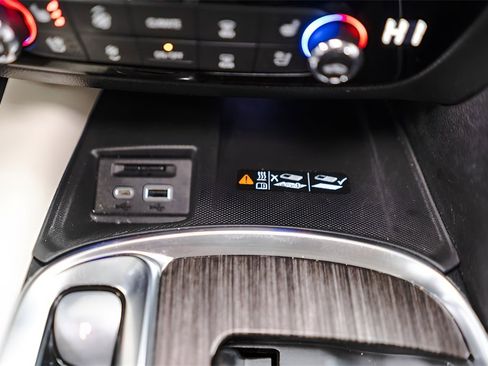 Used 2024 Buick Enclave Avenir image 19