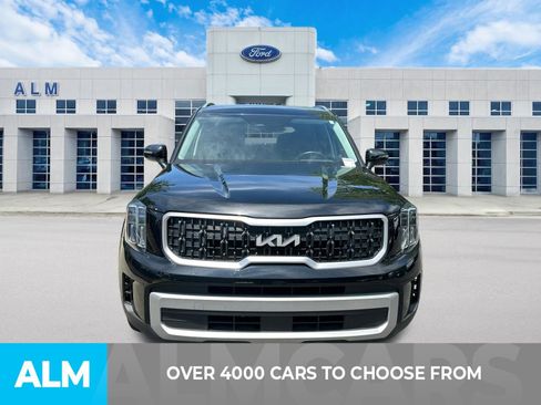 Used 2023 Kia Telluride EX w/ EX Captain's Chair Package FWD image 2