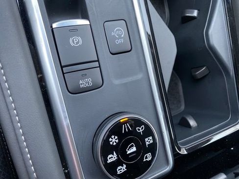 New 2025 Nissan Pathfinder SV w/ Black Appearance Package image 19