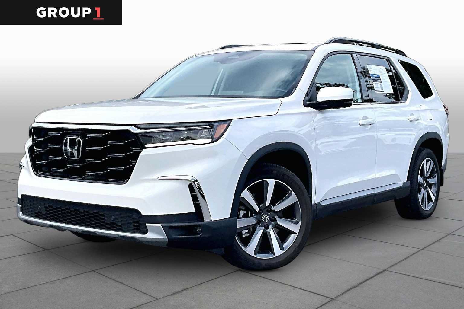 Used 2024 Honda Pilot Touring image 1