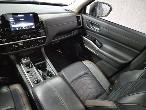 Used 2022 Nissan Pathfinder Platinum w/ Cargo Package image 13