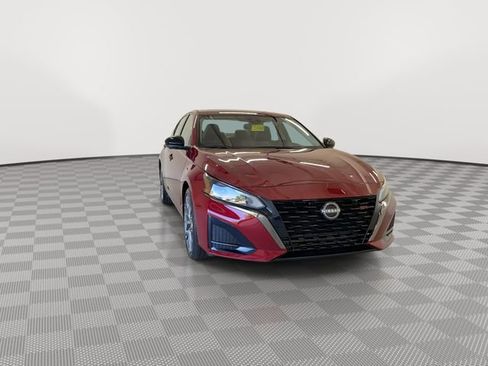 Certified 2024 Nissan Altima 2.0 SR image 3