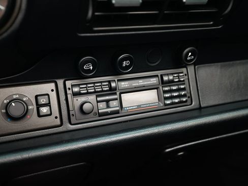 Used 1995 Porsche 911 Carrera RWD image 88