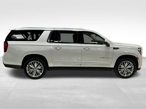 Used 2021 GMC Yukon XL Denali w/ Denali Premium Package AWD/4WD image 4