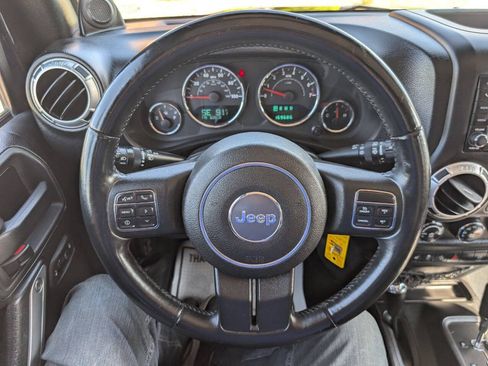 Used 2012 Jeep Wrangler Unlimited Sahara w/ Connectivity Group AWD/4WD image 19