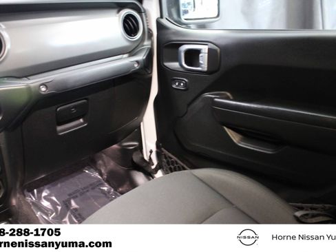 Used 2023 Jeep Gladiator Sport AWD/4WD image 11