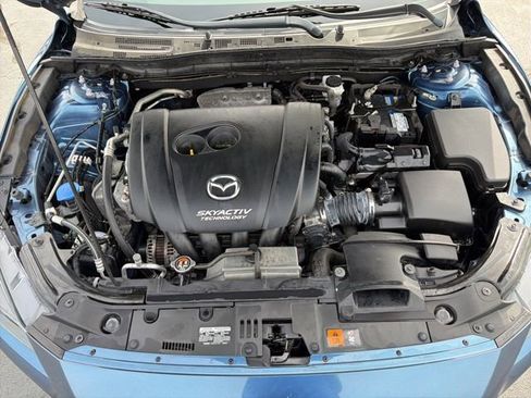 Used 2018 MAZDA MAZDA3 Touring image 11