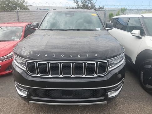 Used 2022 Jeep Wagoneer Series II w/ Premium Group I AWD/4WD image 2