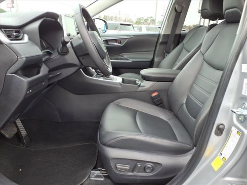 Used 2025 Toyota RAV4 XLE Premium image 3