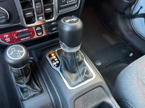 Used 2024 Jeep Wrangler Unlimited Rubicon image 25