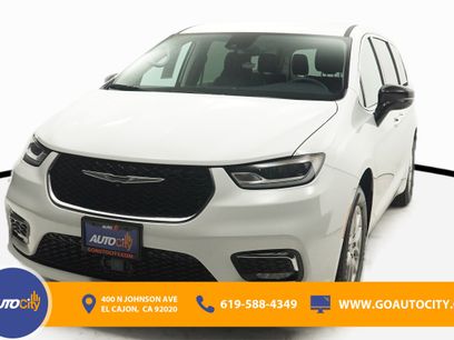 Used 2024 Chrysler Pacifica Touring-L