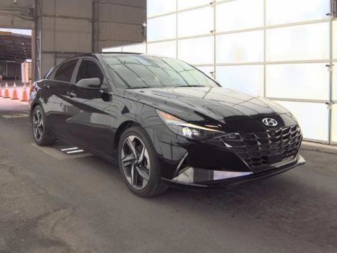 Used 2023 Hyundai Elantra Limited image 3