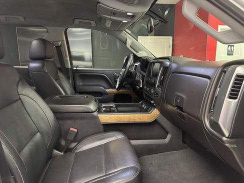 Used 2018 Chevrolet Silverado 1500 LTZ w/ Sport Package AWD/4WD image 26