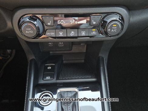 Used 2024 Nissan Kicks SR w/ SR Premium Package FWD image 10