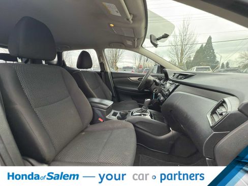 Used 2018 Nissan Rogue Sport S image 17
