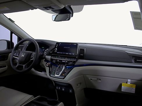 New 2026 Honda Odyssey Touring image 14