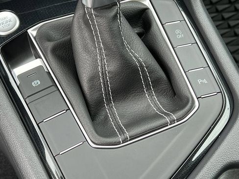 New 2025 Volkswagen Taos SE image 22