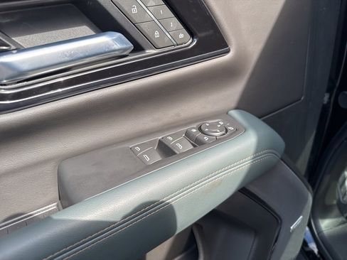 Used 2025 GMC Yukon AT4 w/ AT4 Premium Package image 15