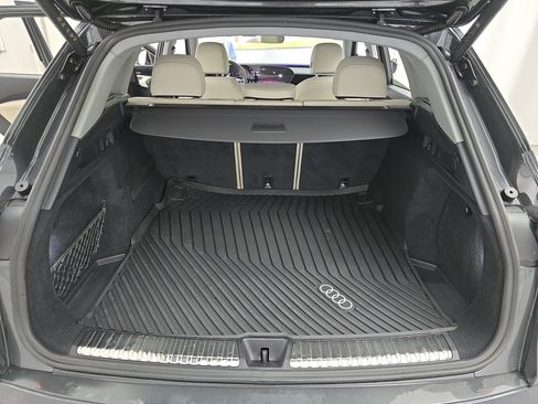 Used 2025 Audi Q5 Premium Plus w/ Premium Plus AWD/4WD image 12