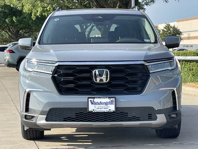 Used 2025 Honda Pilot Touring image 8