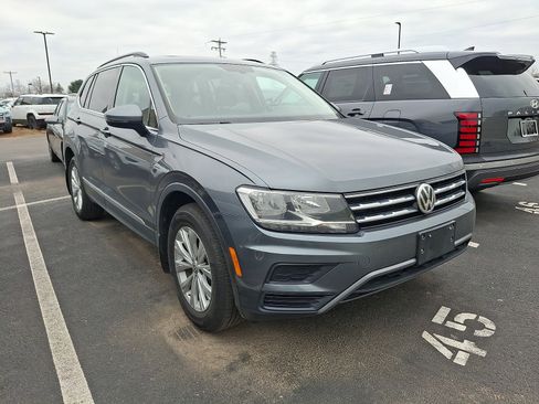 Used 2018 Volkswagen Tiguan SE w/ Panoramic Sunroof Package image 1