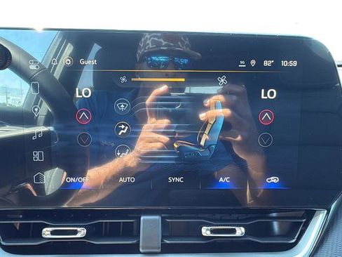 New 2026 Chevrolet Equinox LT w/ Convenience Package II FWD image 24
