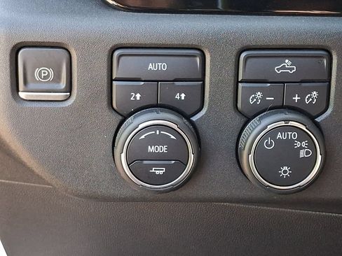 Certified 2022 Chevrolet Silverado 1500 LT AWD/4WD image 26