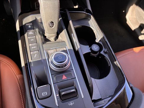 Used 2022 Maserati Levante GT image 21