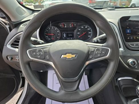 Used 2022 Chevrolet Malibu LT FWD image 32