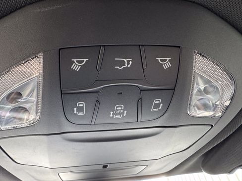 Used 2025 Chrysler Pacifica Select FWD image 20