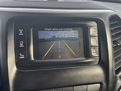 Used 2014 Jeep Cherokee Latitude w/ Comfort/Convenience Group image 25