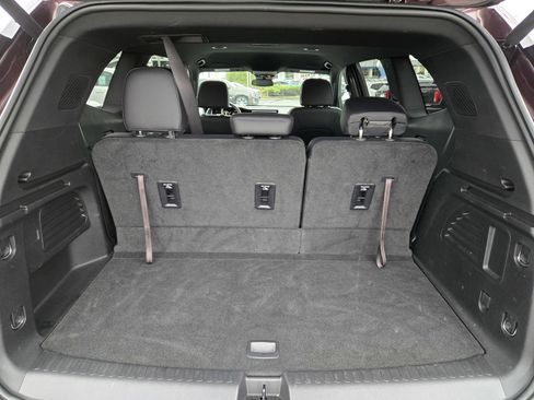 Used 2025 GMC Acadia Elevation w/ Elevation Premium Package image 9