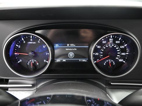 Used 2023 Kia Carnival LX image 17