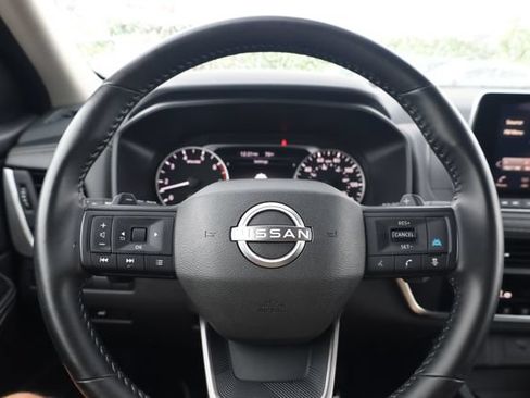 Used 2025 Nissan Rogue SV FWD image 16