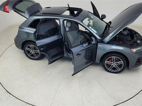 Used 2024 Audi Q5 e Prestige w/ Prestige Package image 89