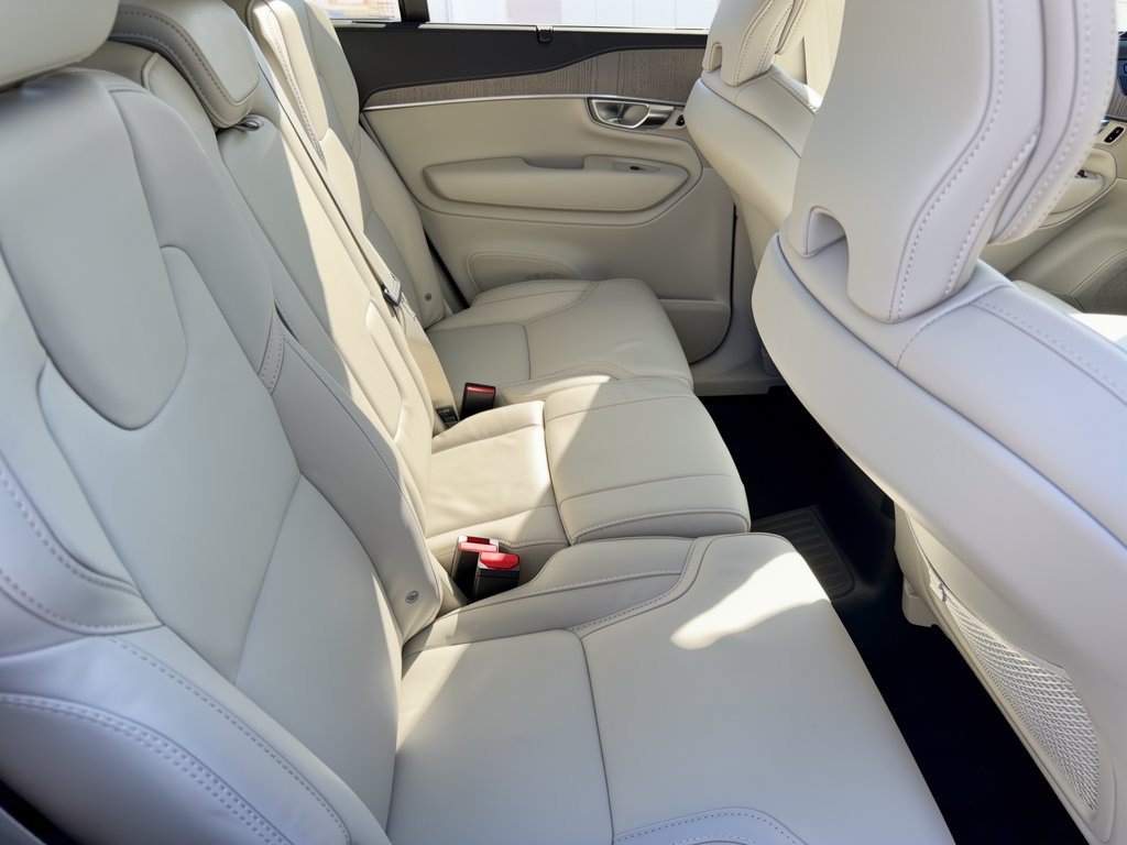 Certified 2025 Volvo XC90 T8 Ultra w/ Protection Package Premier AWD/4WD image 29