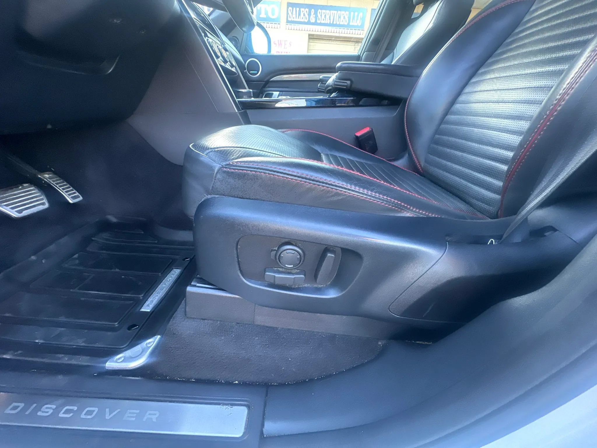 Used 2018 Land Rover Discovery HSE Luxury AWD/4WD image 19