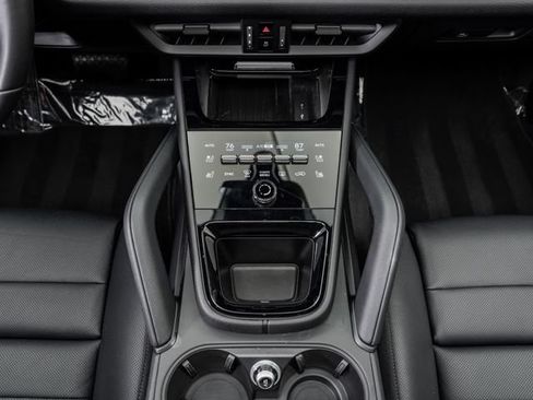 Certified 2025 Porsche Cayenne AWD/4WD image 20