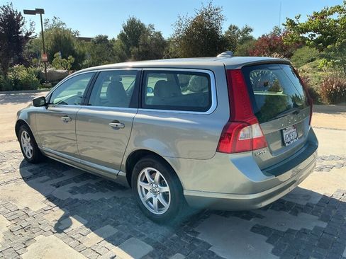 Used 2008 Volvo V70 FWD image 13