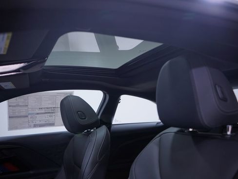 Used 2025 BMW 230i Coupe w/ M Sport Package RWD image 8